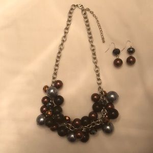 Necklace and earrings set.